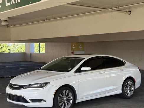 Used 2015 Chrysler 200 Limited w/ Convenience Group FWD image 1