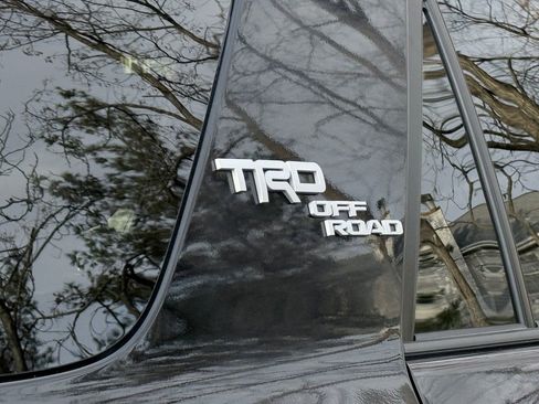 Used 2024 Toyota 4Runner TRD Off-Road Premium image 7