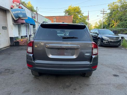 Used 2016 Jeep Compass Latitude FWD image 9