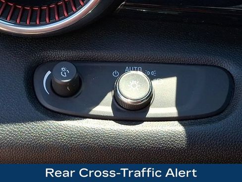 Used 2024 Chevrolet Trax RS w/ Sunroof Package FWD image 9