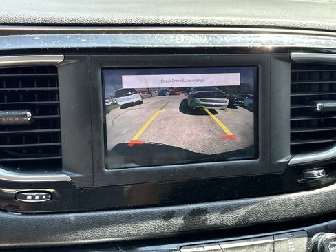 Used 2022 Chrysler Voyager LX FWD image 19