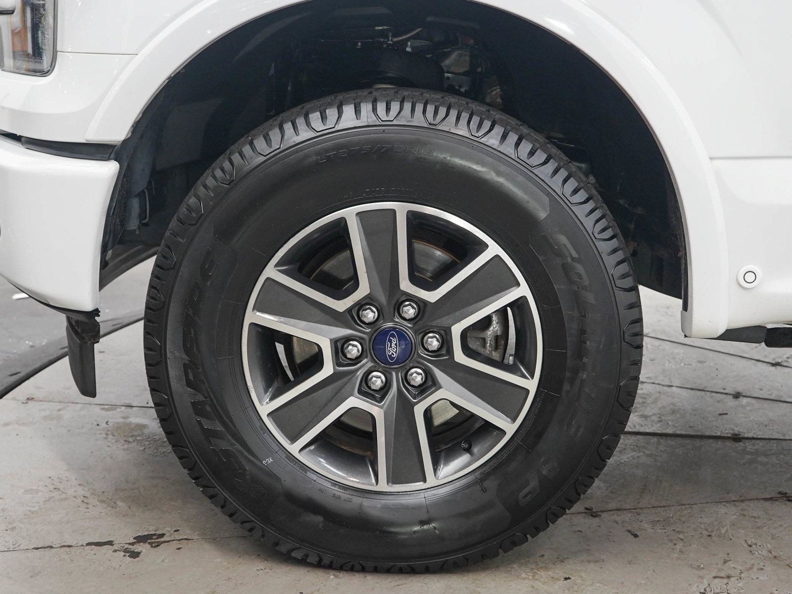 Used 2017 Ford F150 Lariat w/ Equipment Group 502A Luxury AWD/4WD image 30