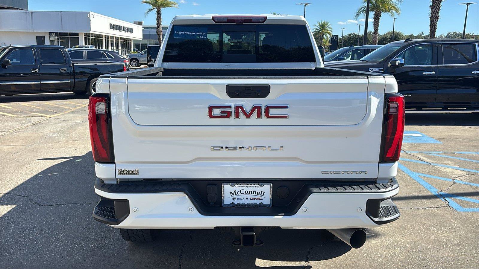 Used 2024 GMC Sierra 2500 Denali w/ Denali Reserve Package AWD/4WD image 6