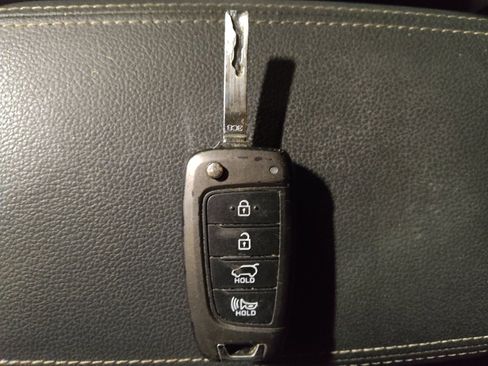 Used 2018 Hyundai Elantra GT image 32