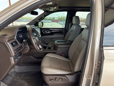 Used 2022 Chevrolet Suburban LT w/ Luxury Package AWD/4WD image 13