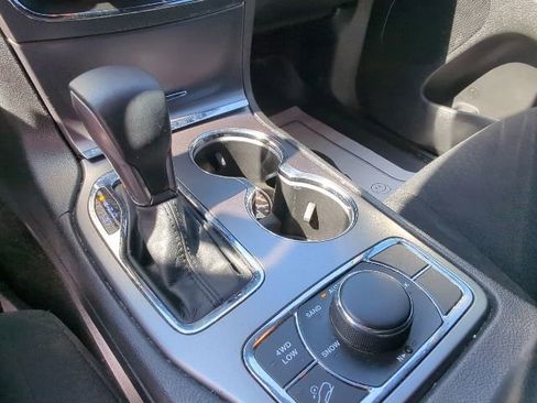 Used 2019 Jeep Grand Cherokee Laredo image 15