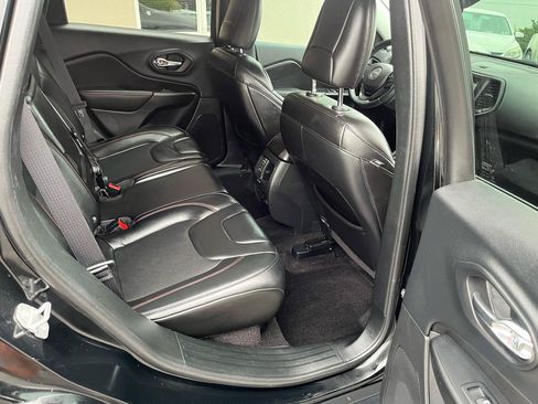 Used 2019 Jeep Cherokee Trailhawk w/ Trailer Tow Group AWD/4WD image 32
