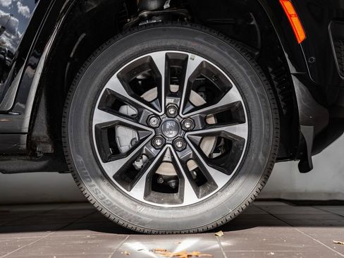 New 2025 Jeep Grand Cherokee Overland image 17