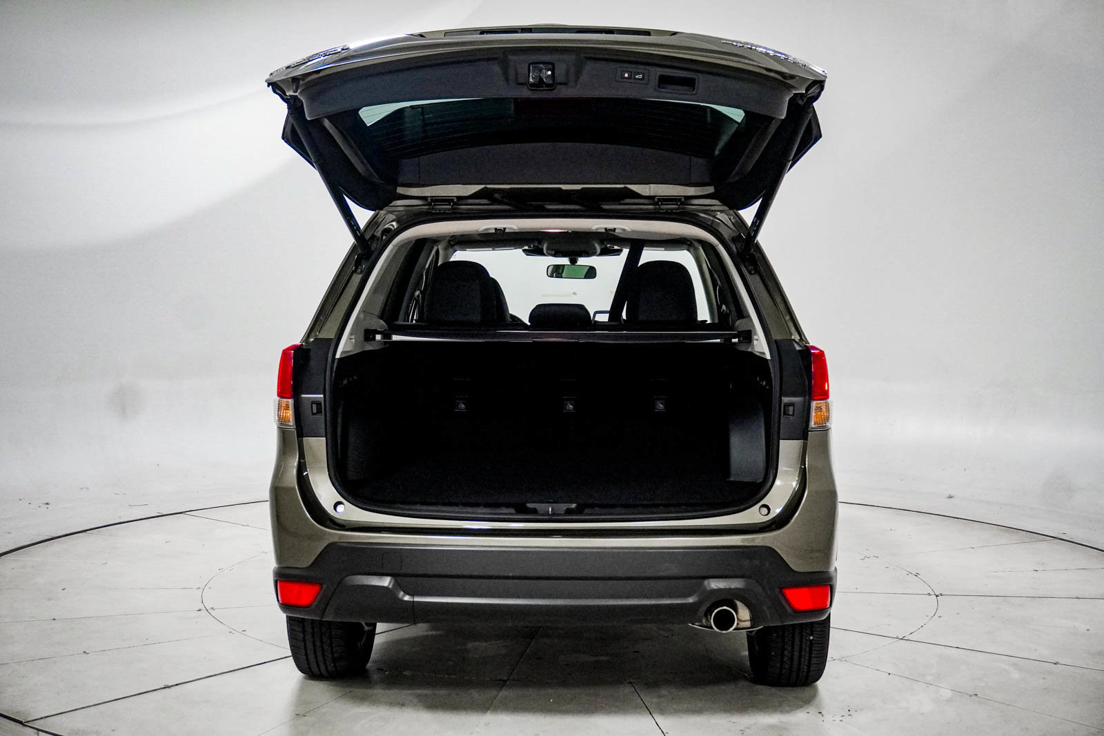 Used 2023 Subaru Forester Limited AWD/4WD image 8
