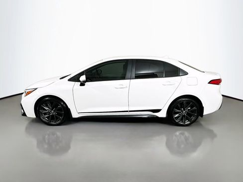 Used 2025 Toyota Corolla SE image 2