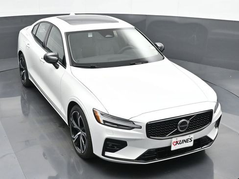 New 2025 Volvo S60 B5 Plus w/ Climate Package image 35