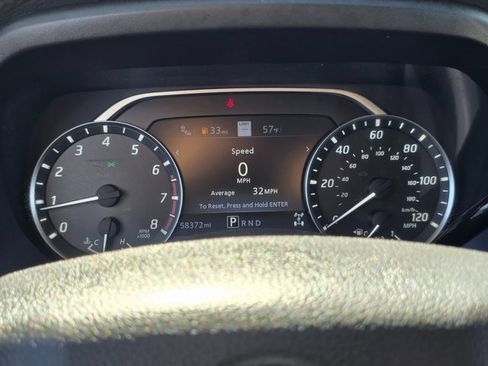 Used 2022 Nissan Titan SV w/ SV Convenience Package image 24