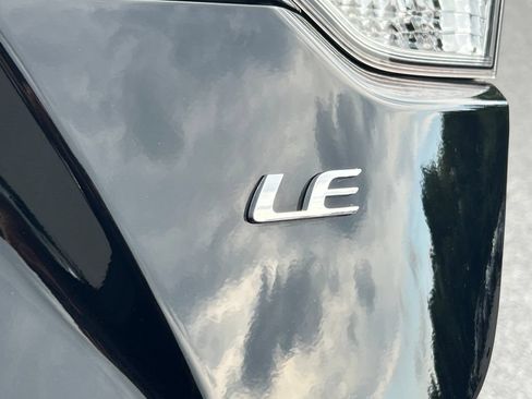 Used 2025 Toyota Corolla LE FWD image 16