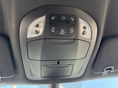 New 2026 Chrysler Pacifica Select image 16