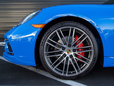 Certified 2025 Porsche 718 Cayman S RWD image 6