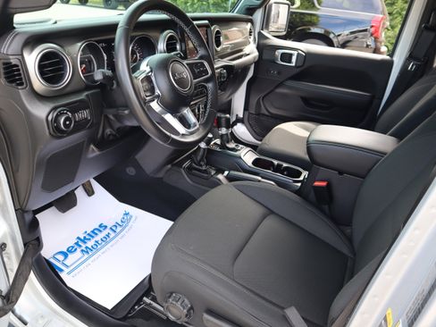 Used 2022 Jeep Wrangler Unlimited Sahara AWD/4WD image 24