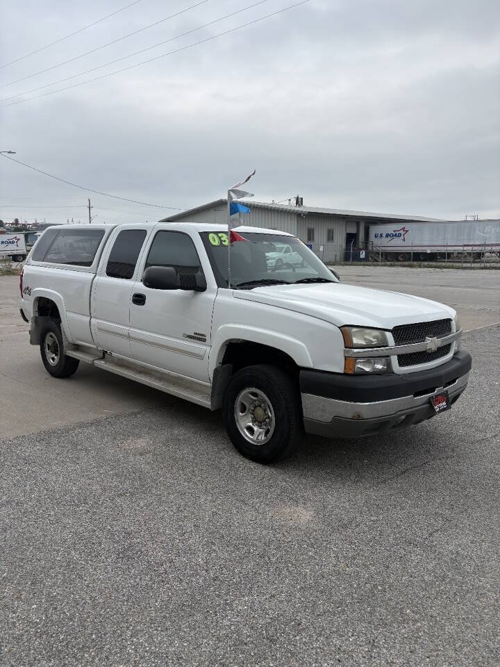 Used 2003 Chevrolet Silverado 2500 LS AWD/4WD image 2