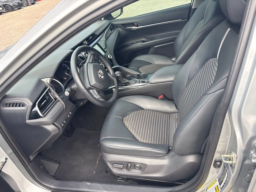Used 2020 Toyota Camry SE FWD image 16