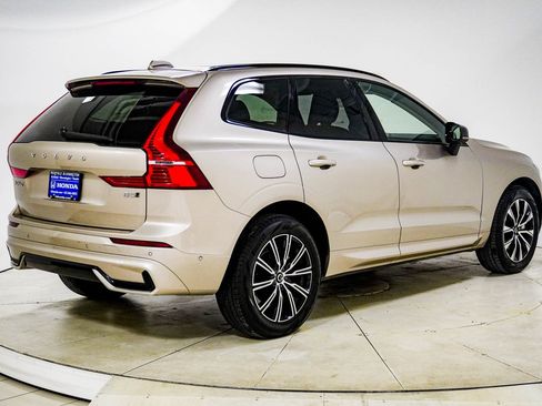 Used 2025 Volvo XC60 B5 Plus image 10