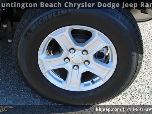 Used 2022 Jeep Wrangler Unlimited Sport image 11