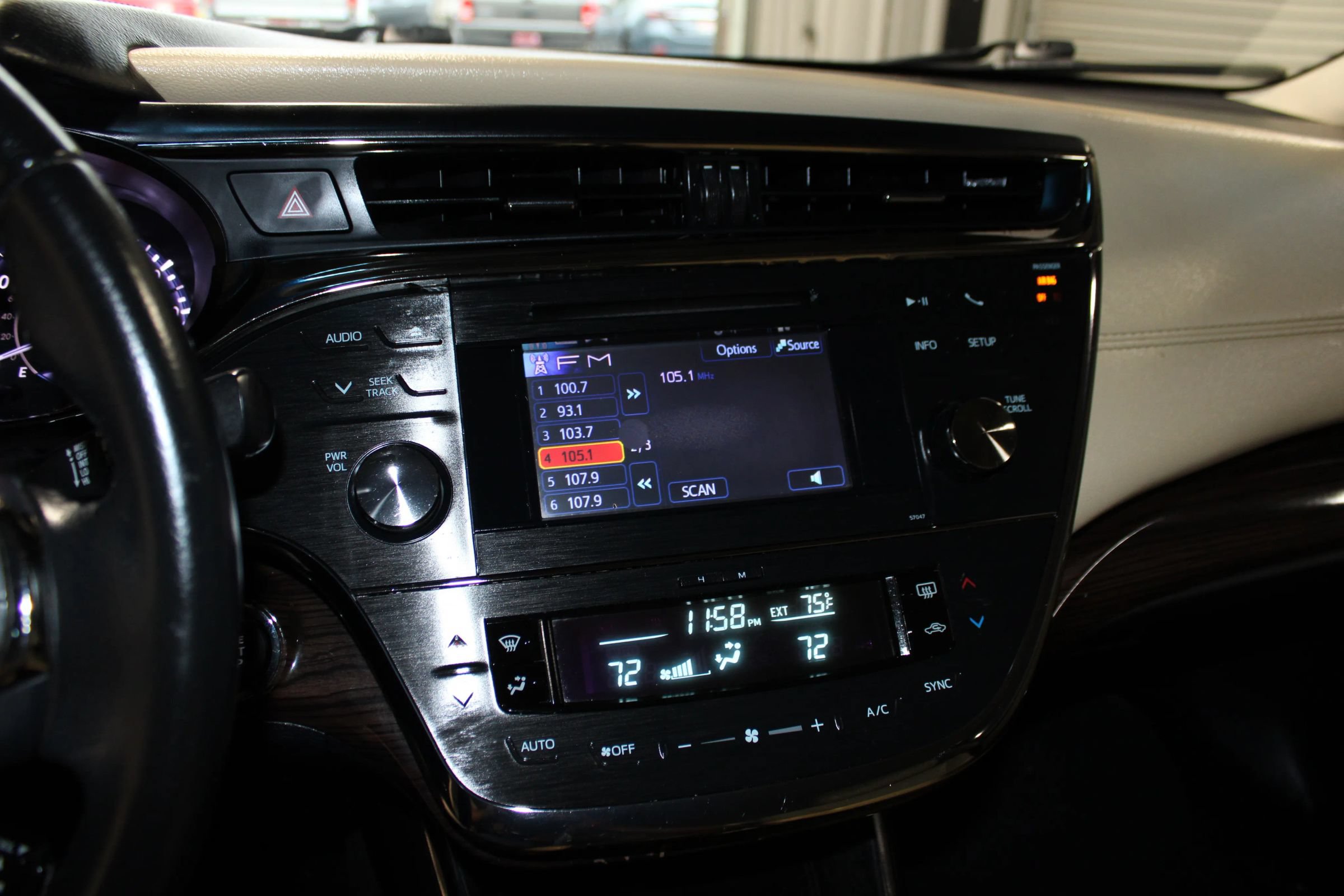 Used 2014 Toyota Avalon XLE FWD image 14