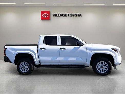 Used 2024 Toyota Tacoma SR image 6