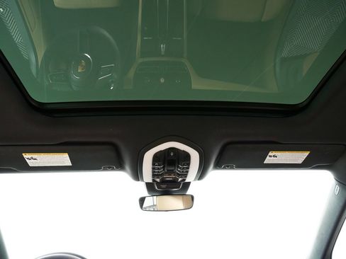 Certified 2025 Porsche Macan image 21