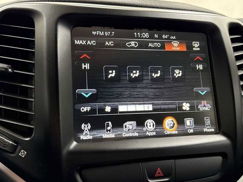 Used 2018 Jeep Cherokee Latitude Plus w/ Comfort/Convenience Group image 20