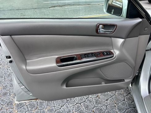 Used 2005 Toyota Camry LE image 16