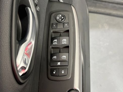 Used 2022 Jeep Cherokee Limited AWD/4WD image 17