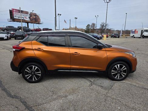 Used 2020 Nissan Kicks SR image 4