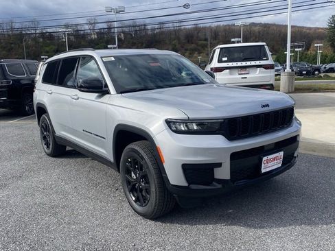 New 2025 Jeep Grand Cherokee L Altitude image 2
