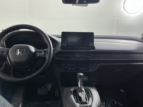 Certified 2025 Honda HR-V Sport image 30