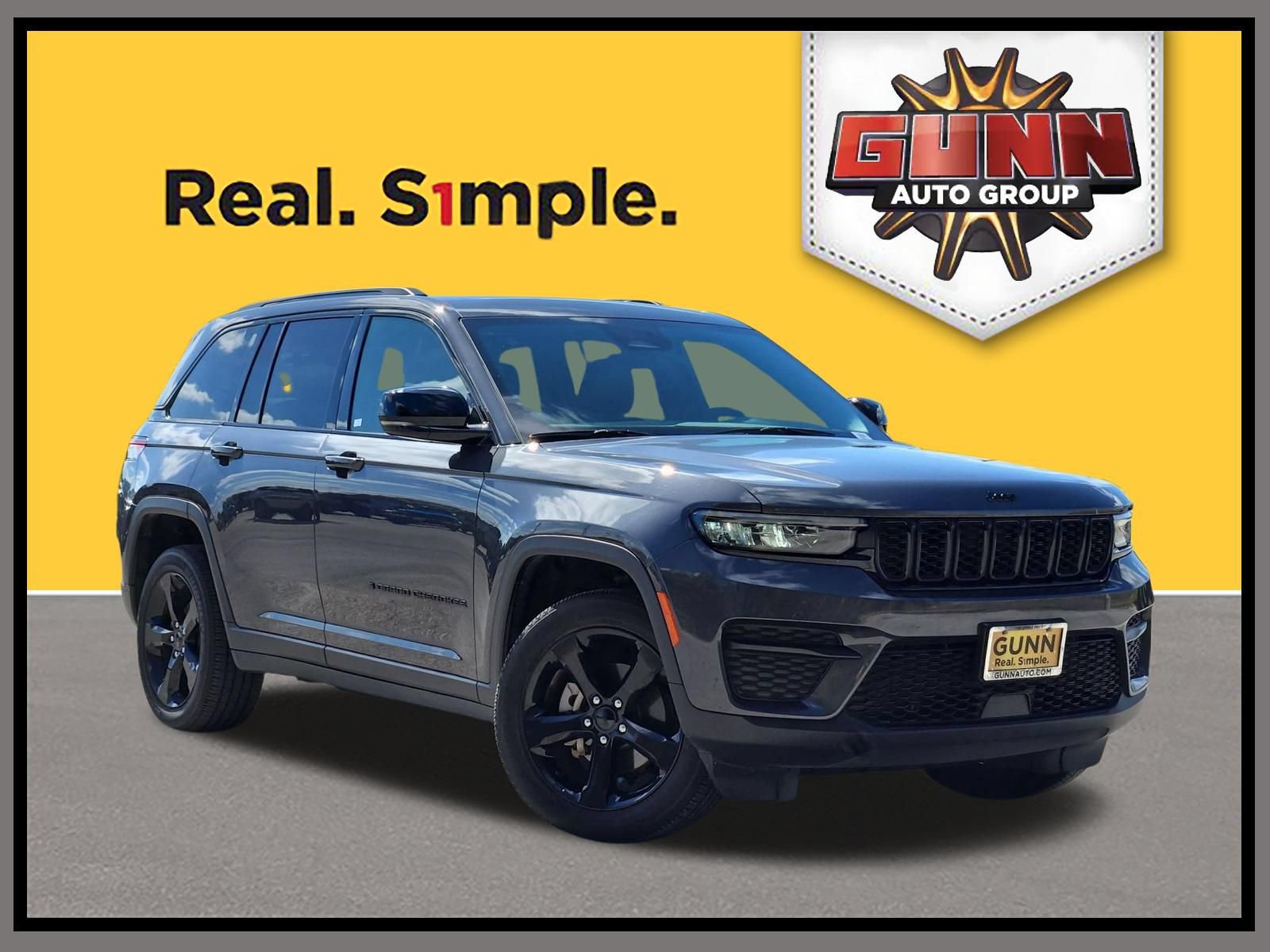 Used 2025 Jeep Grand Cherokee Altitude RWD image 1