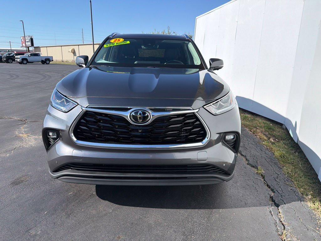Used 2025 Toyota Highlander Limited AWD/4WD image 13