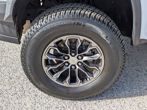 Used 2019 Chevrolet Colorado ZR2 image 11