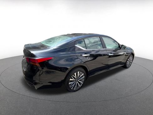Used 2025 Nissan Altima 2.5 SV image 13