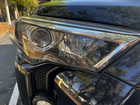 Used 2015 Toyota 4Runner SR5 Premium image 12