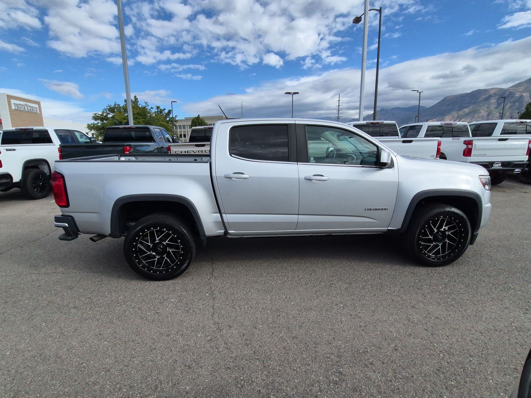 Used 2018 Chevrolet Colorado LT w/ LT Convenience Package RWD image 2