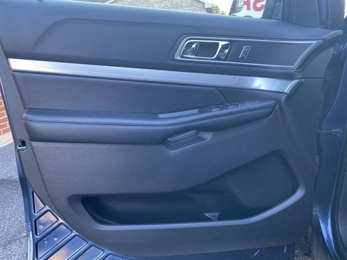 Used 2016 Ford Explorer XLT w/ Equipment Group 202A AWD/4WD image 10