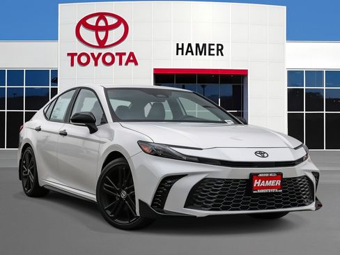 New 2026 Toyota Camry Hybrid FWD image 1