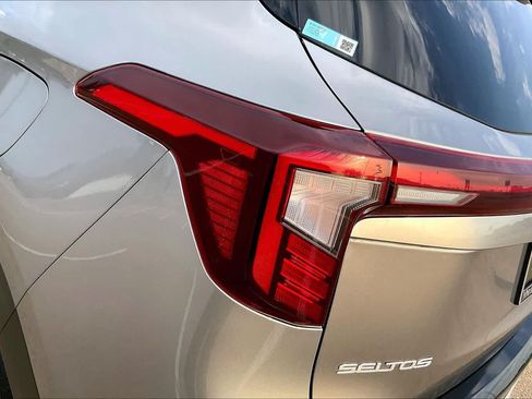 Certified 2024 Kia Seltos EX FWD image 29