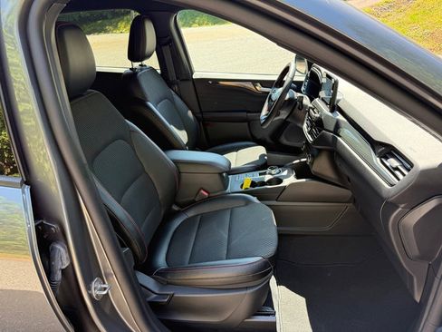 Used 2025 Ford Escape ST-Line AWD/4WD image 17