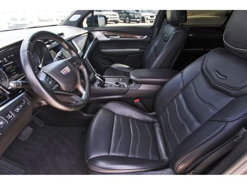 Used 2025 Cadillac XT6 Premium Luxury w/ Platinum Package FWD image 6