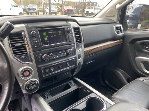 Used 2019 Nissan Titan SL w/ Chrome Package image 20