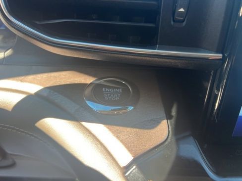 Used 2023 Ford Explorer Platinum w/ Technology Package image 34