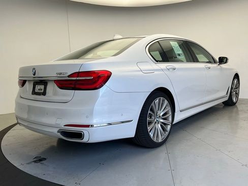 Used 2017 BMW 750i image 3