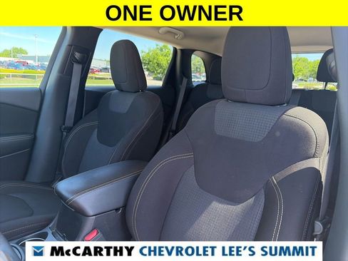 Used 2017 Jeep Cherokee Latitude w/ Cold Weather Group AWD/4WD image 44