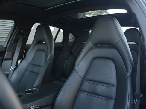 Certified 2023 Porsche Panamera image 5