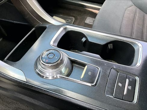 Used 2020 Ford Fusion SE FWD image 16